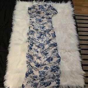 Windsor Women’s Floral Blue and White Bodycon Midi Dress size M